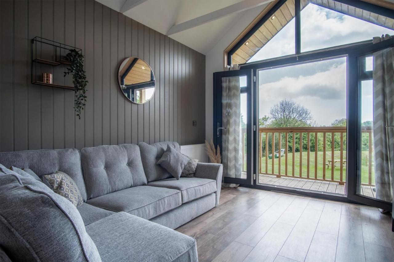 Cabin In The Woods - 1 Bedroom Lodge - Kilgetty Stepaside  Exterior photo