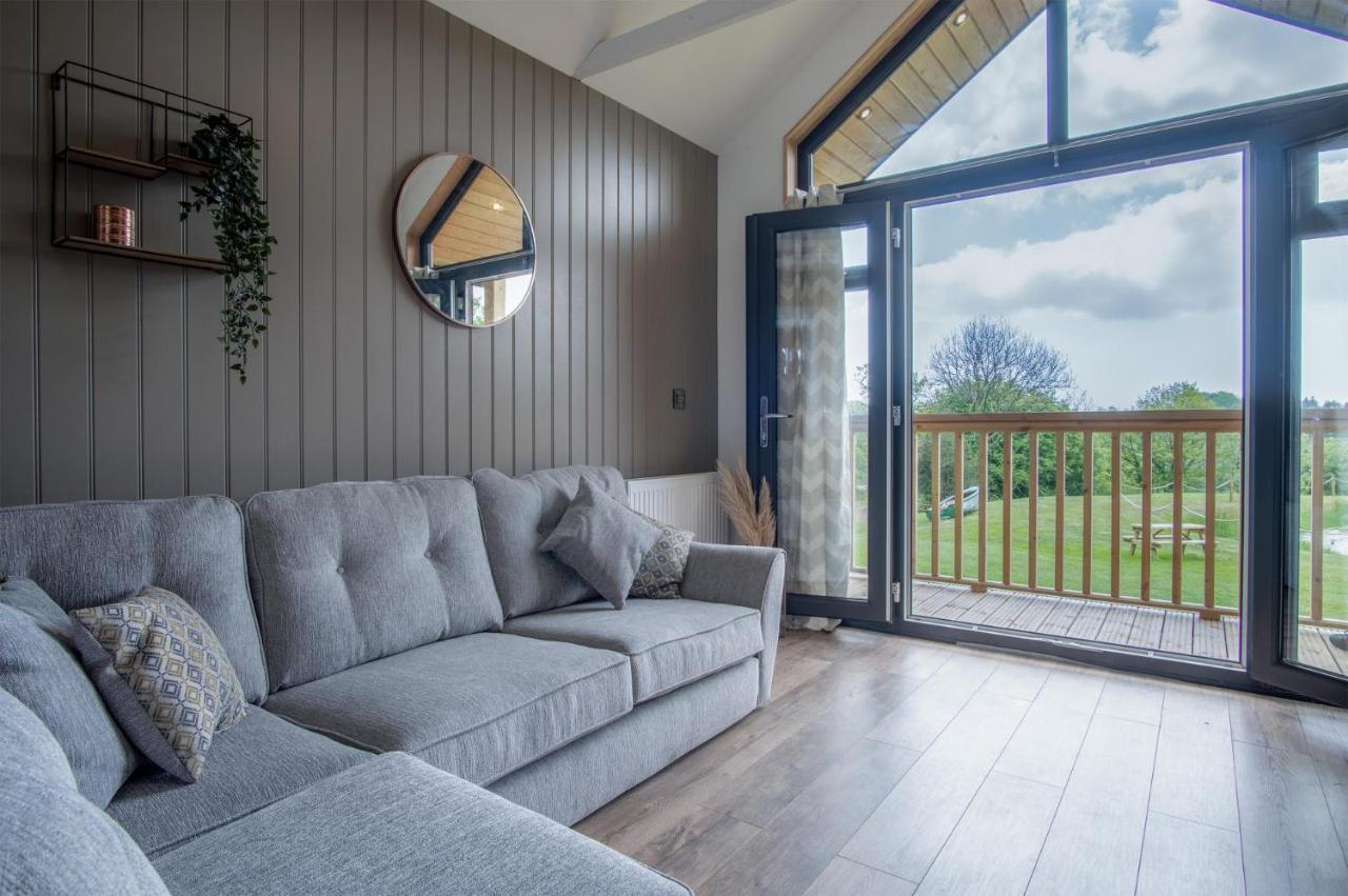 Cabin In The Woods - 1 Bedroom Lodge - Kilgetty Stepaside  Exterior photo